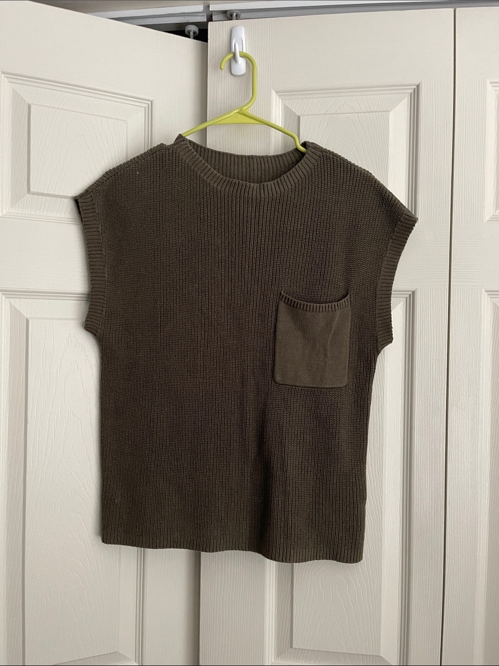 unbranded women's Sleeveless Knit Pocket Sweater in army green